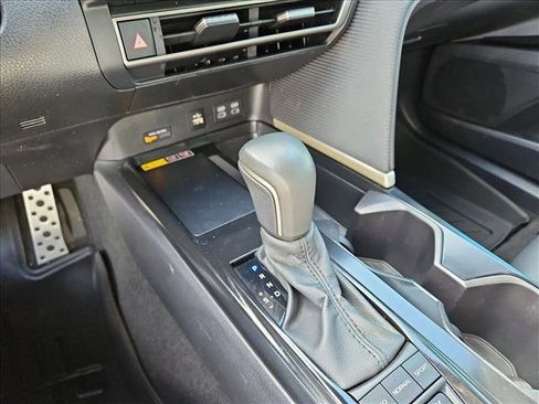 Used 2025 Toyota Camry SE w/ Convenience Package FWD image 12