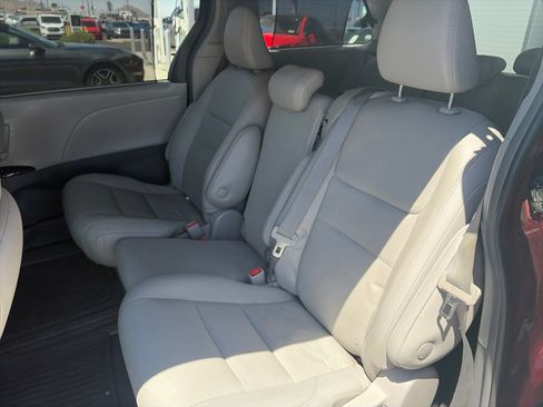 Used 2019 Toyota Sienna XLE FWD image 10