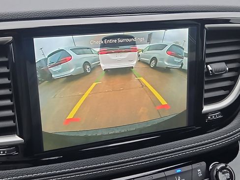 New 2026 Chrysler Pacifica Select image 11