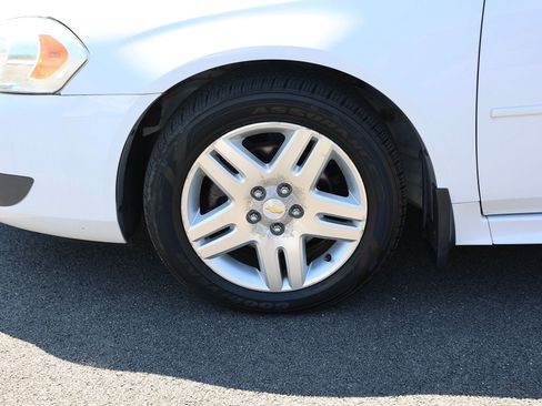 Used 2010 Chevrolet Impala LT w/ Luxury Edition Package FWD image 10