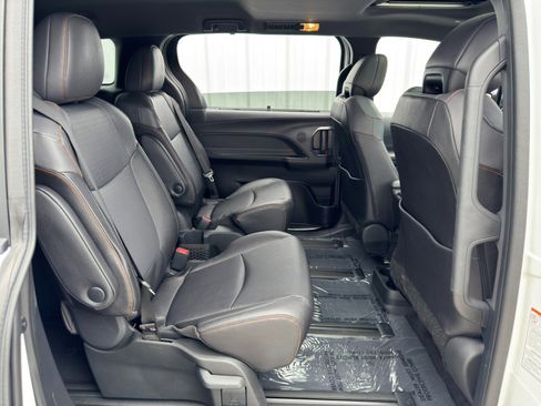 Used 2024 Toyota Sienna XSE image 43