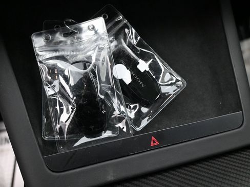 Used 2022 Tesla Model S Plaid image 10