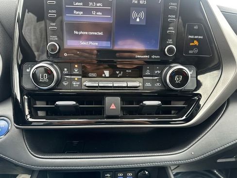 Used 2022 Toyota Highlander XLE AWD/4WD image 42