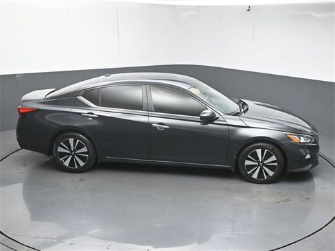 Used 2022 Nissan Altima 2.5 SV image 46