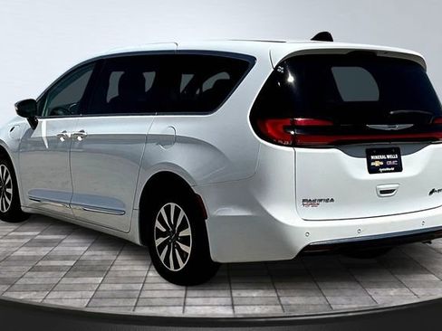 Used 2023 Chrysler Pacifica Limited image 5