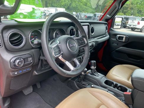 Used 2023 Jeep Wrangler Unlimited Sahara w/ Cold Weather Group AWD/4WD image 25