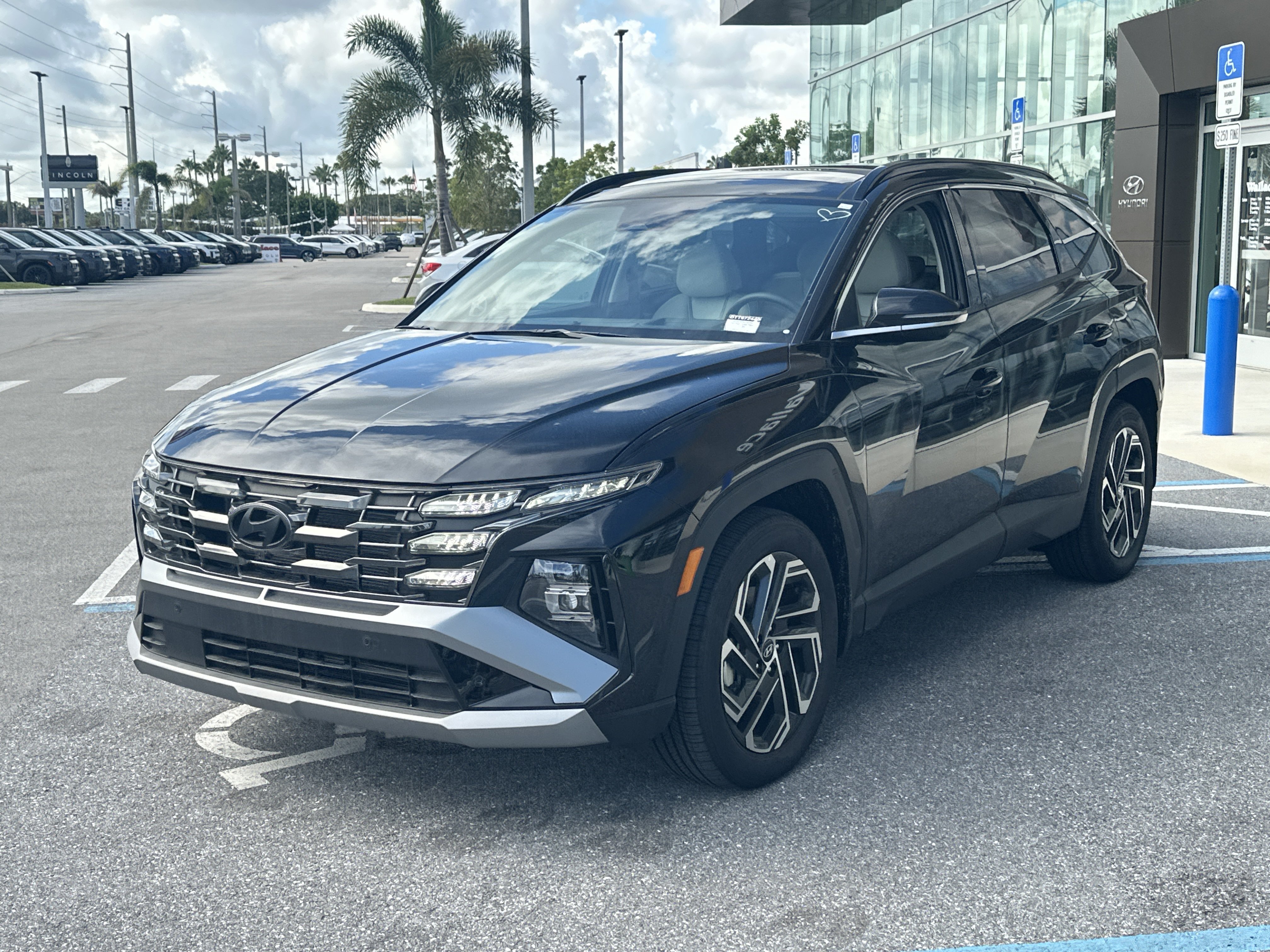 New 2026 Hyundai Tucson Limited FWD image 2