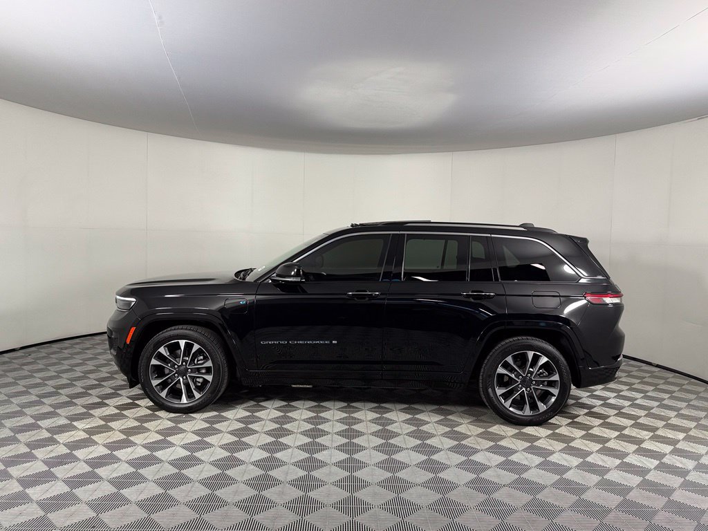 Used 2024 Jeep Grand Cherokee Overland w/ Luxury Tech Group IV AWD/4WD image 12