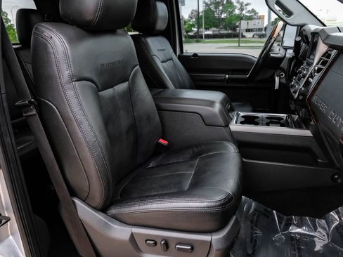 Used 2016 Ford F250 Platinum w/ FX4 Off-Road Package AWD/4WD image 32