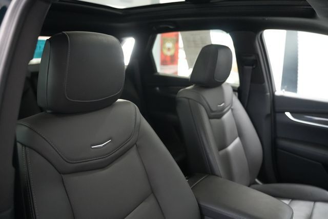 Used 2025 Cadillac XT5 Sportv w/ LPO, Bronce Accent Package AWD/4WD image 21