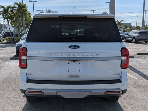 Used 2023 Ford Expedition XLT image 4