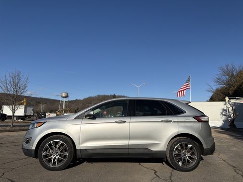 Used 2017 Ford Edge Titanium w/ Equipment Group 302A image 9