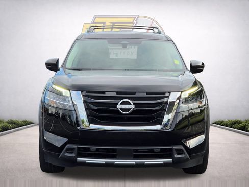 Used 2024 Nissan Pathfinder Platinum FWD image 3