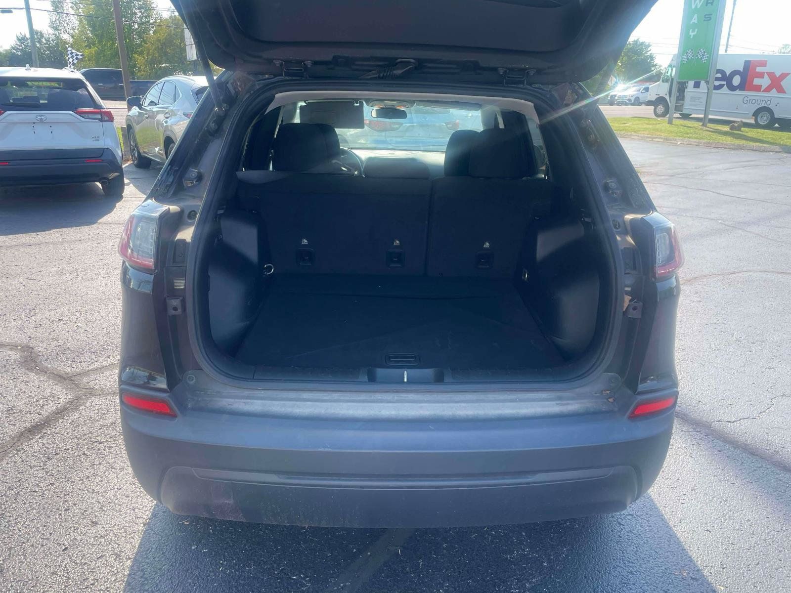 Used 2020 Jeep Cherokee Latitude FWD image 6