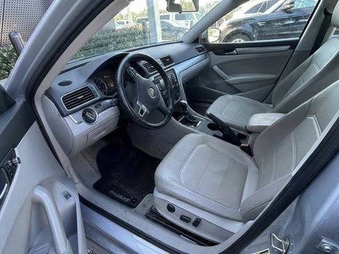 Used 2015 Volkswagen Passat 1.8T Limited Edition image 4