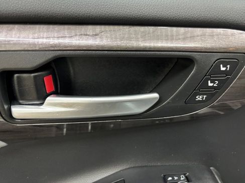 Used 2023 Toyota Highlander Platinum image 12