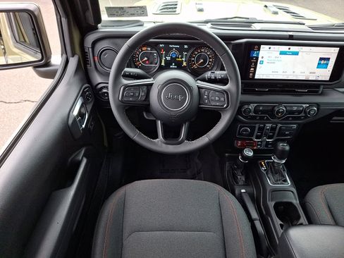 Used 2025 Jeep Wrangler Unlimited Rubicon image 11