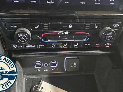 Used 2021 Jeep Grand Cherokee L Overland w/ Luxury Tech Group IV AWD/4WD image 16