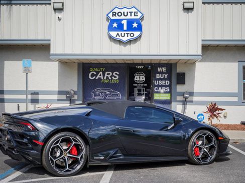 Used 2020 Lamborghini Huracan EVO RWD image 5