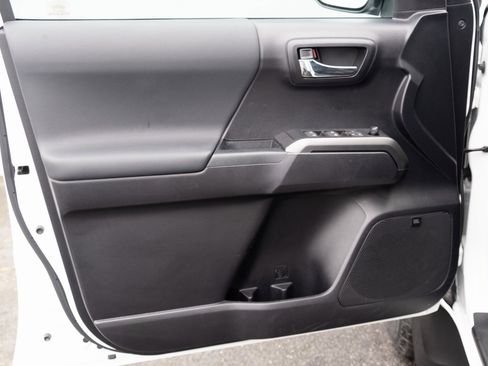 Used 2021 Toyota Tacoma TRD Off-Road image 15