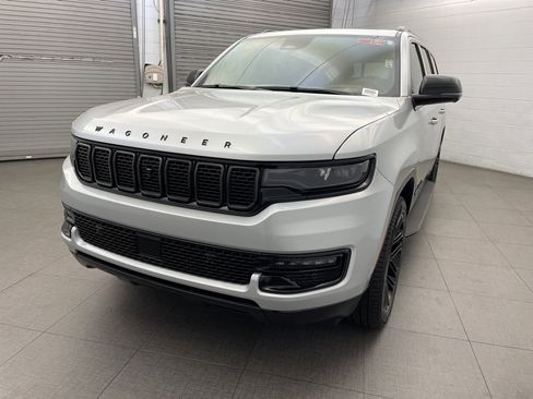 New 2025 Jeep Wagoneer L Series II w/ Convenience Group I image 8