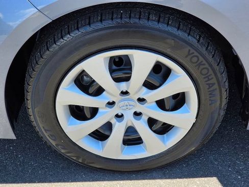 Used 2023 Toyota Corolla LE w/ Carpet Mat Package (TMS) FWD image 18