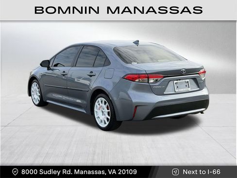 Used 2022 Toyota Corolla LE image 4