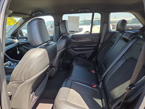 Used 2025 Jeep Grand Cherokee Altitude AWD/4WD image 16