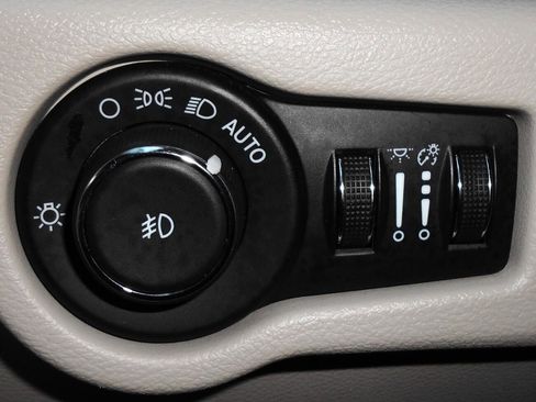 Certified 2024 Chrysler Pacifica Touring-L image 26