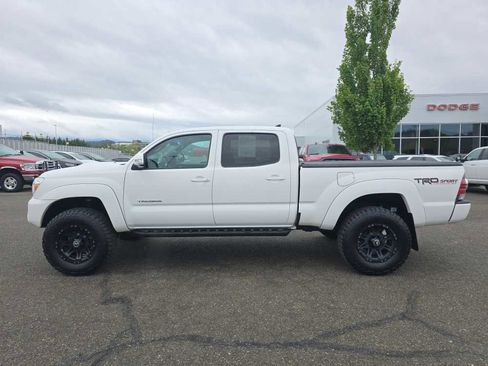 Used 2014 Toyota Tacoma 4x4 Double Cab w/ TRD Sport Package image 2