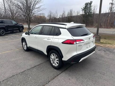 Used 2024 Toyota Corolla Cross LE w/ Moonroof Package image 5