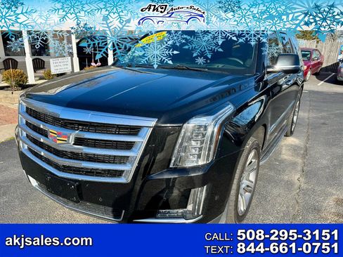 Used 2019 Cadillac Escalade Luxury image 1