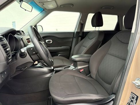 Used 2016 Kia Soul FWD image 16