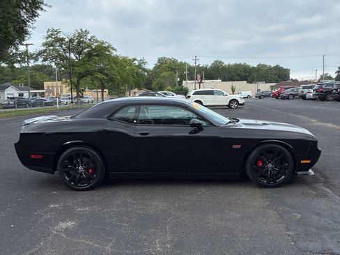 Used 2014 Dodge Challenger SRT8 w/ Harman/Kardon Audio Group RWD image 6