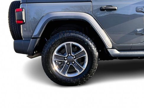 Certified 2018 Jeep Wrangler Unlimited Sahara image 32