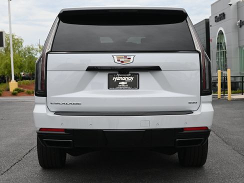 Used 2026 Cadillac Escalade Platinum Sport w/ LPO, Floor Liner Package AWD/4WD image 11