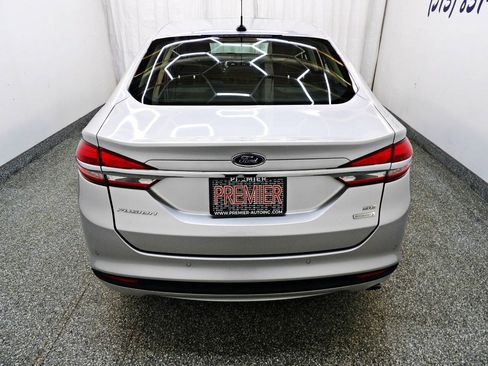 Used 2018 Ford Fusion SE w/ Fusion SE Technology Package FWD image 5