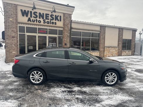 Used 2017 Chevrolet Malibu LT image 2