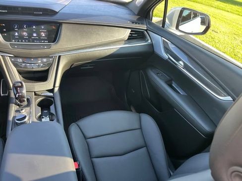 Used 2025 Cadillac XT5 Sportv w/ Technology Package AWD/4WD image 38