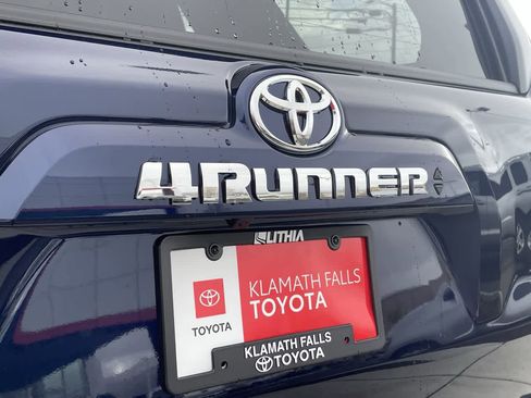 Used 2023 Toyota 4Runner SR5 Premium w/ Moonroof Package AWD/4WD image 8