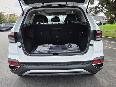 New 2026 Volkswagen Taos SEL AWD/4WD image 5