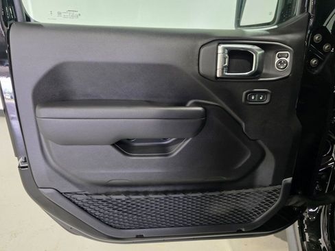 New 2025 Jeep Gladiator Willys image 18