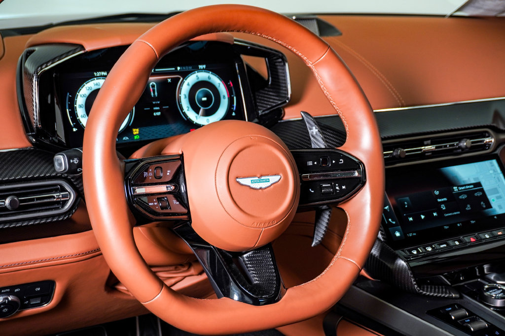 Used 2025 Aston Martin Vanquish RWD image 25