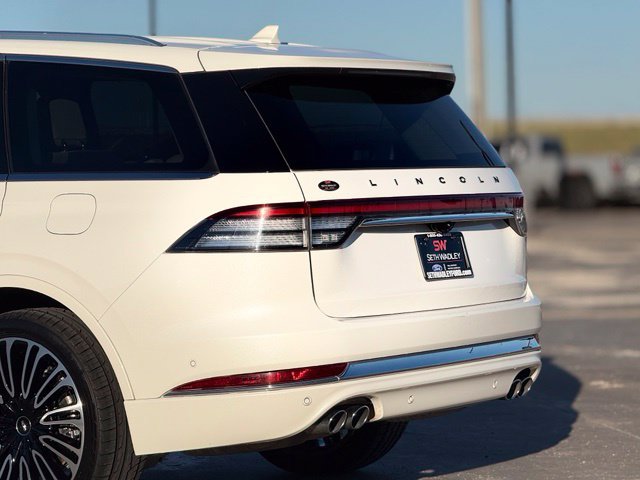 Used 2021 Lincoln Aviator Black Label AWD/4WD image 12