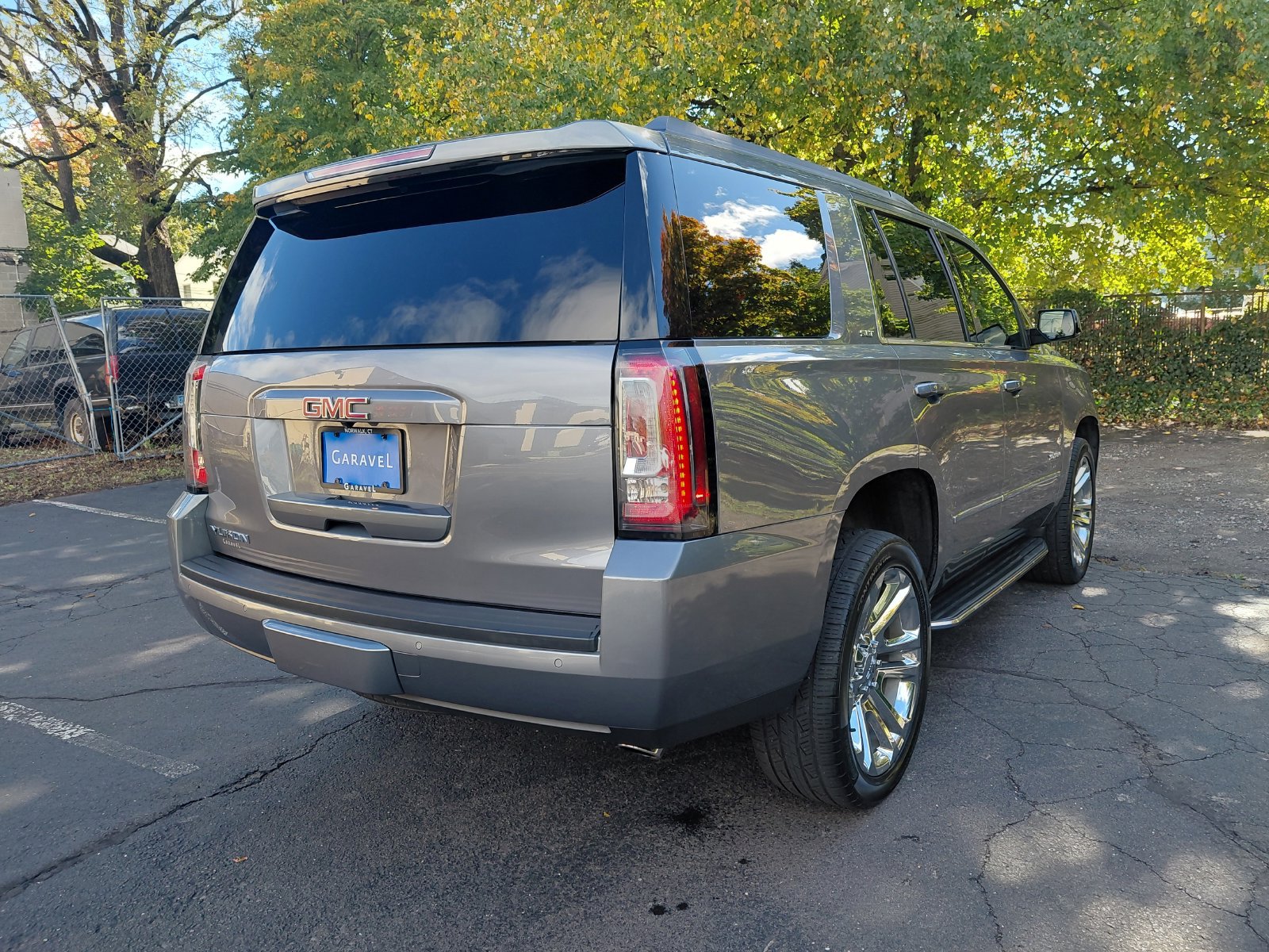 Used 2018 GMC Yukon SLT w/ Premium Edition AWD/4WD image 39