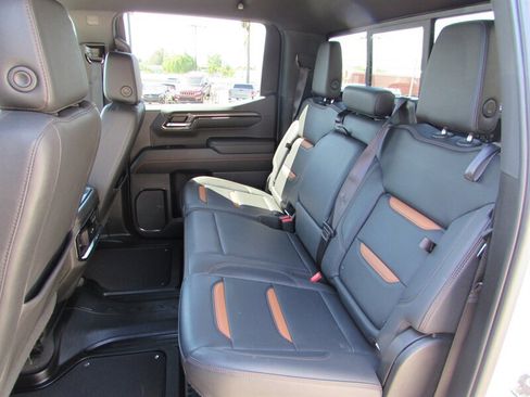 Used 2023 GMC Sierra 1500 AT4 w/ Technology Package AWD/4WD image 30