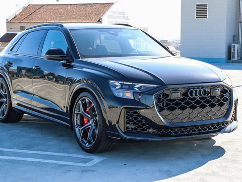 New 2025 Audi RS Q8 performance image 3