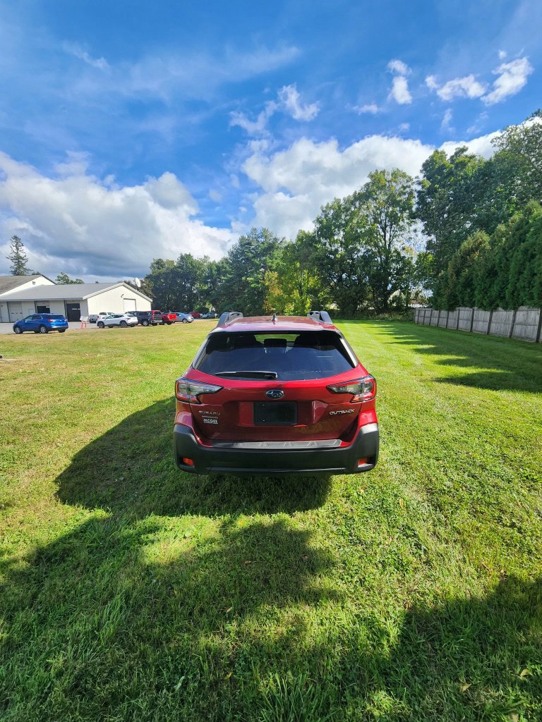Used 2024 Subaru Outback Premium AWD/4WD image 9