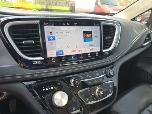 Used 2021 Chrysler Pacifica Touring-L w/ S Appearance Package image 15