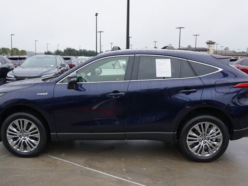 Used 2021 Toyota Venza Limited image 4